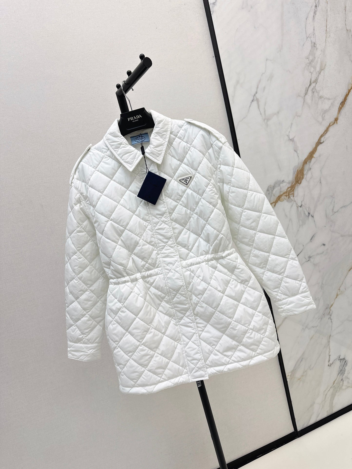 The latest double-sided diamond quilted mid-length coat for fall and winter