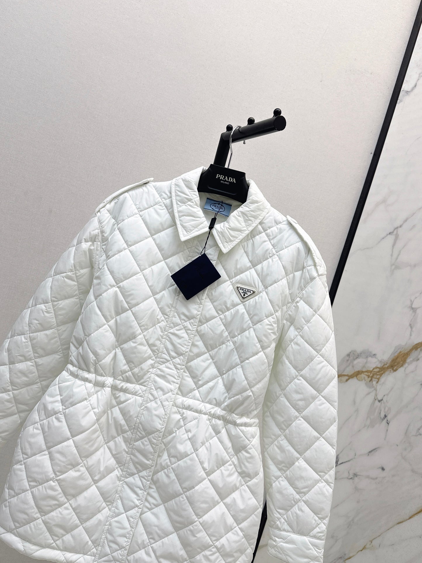The latest double-sided diamond quilted mid-length coat for fall and winter