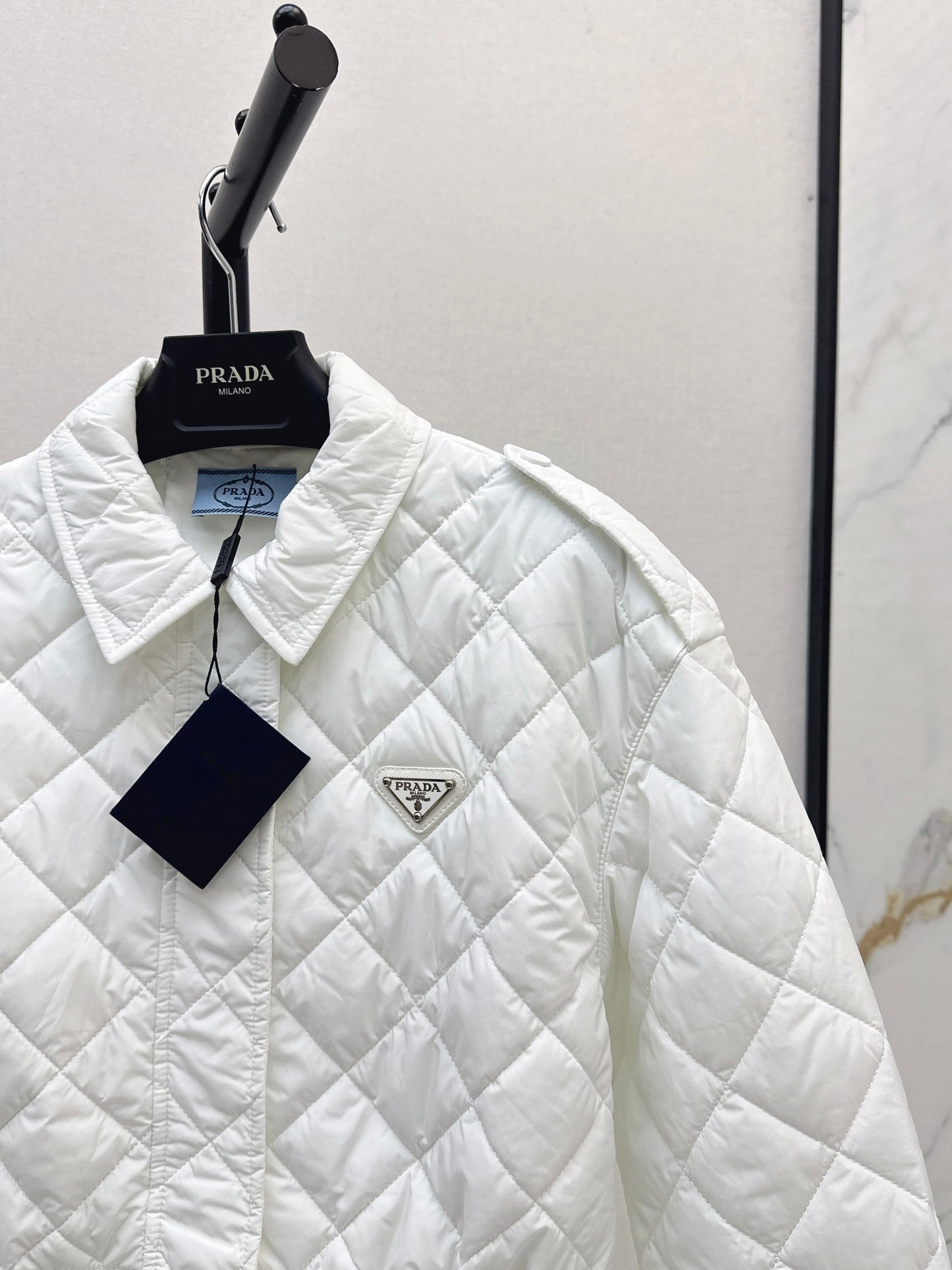 The latest double-sided diamond quilted mid-length coat for fall and winter