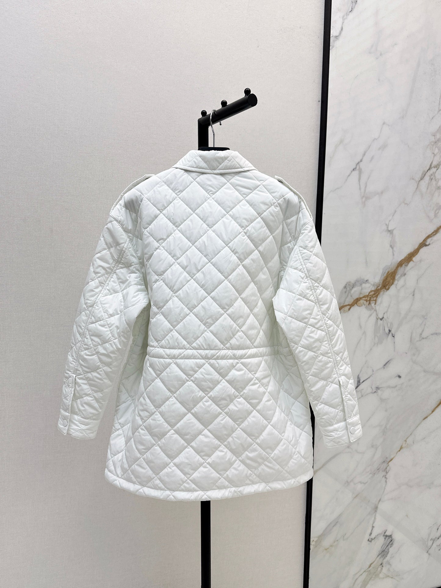 The latest double-sided diamond quilted mid-length coat for fall and winter