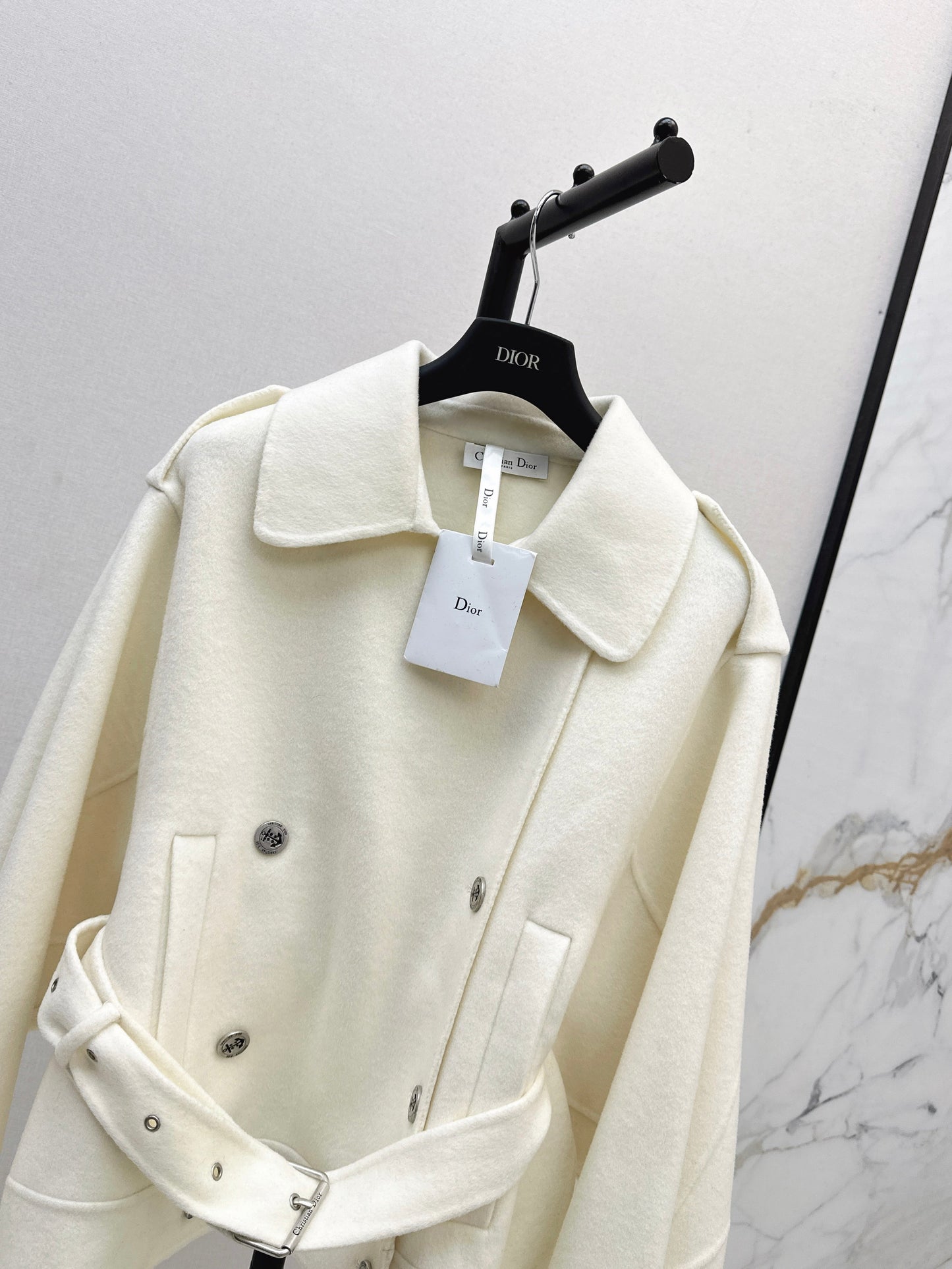 The latest double-breasted lapel short coat for autumn and winter