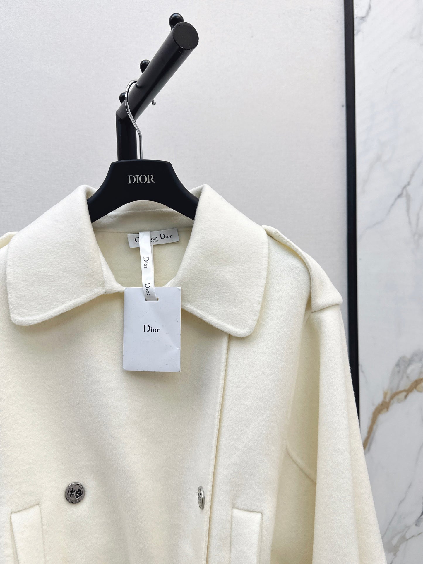 The latest double-breasted lapel short coat for autumn and winter