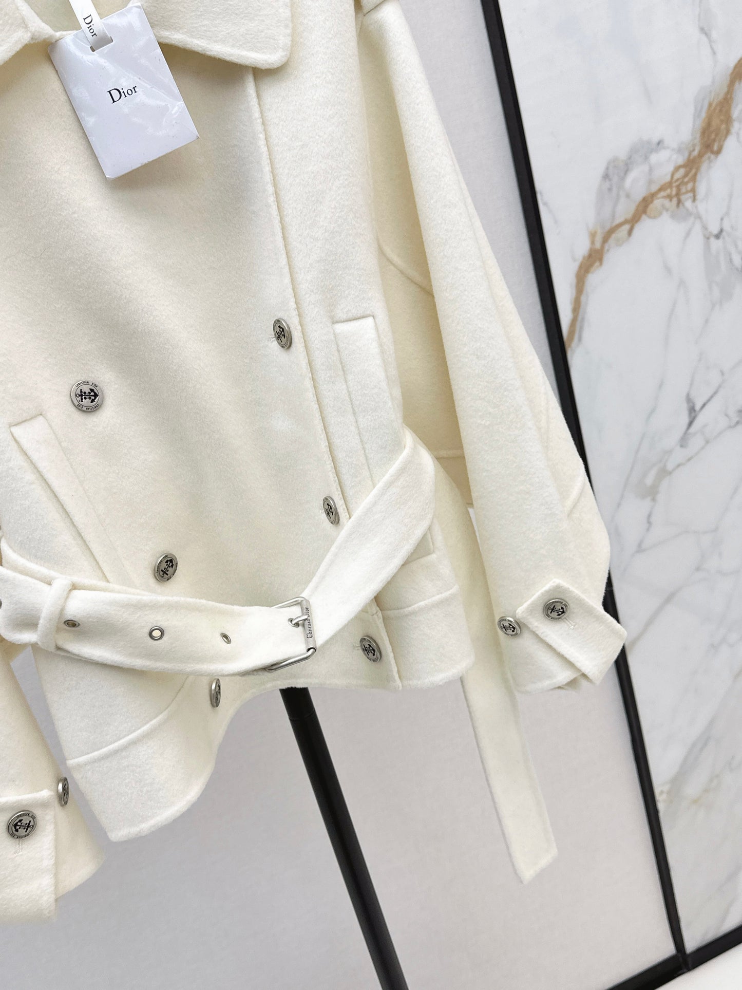 The latest double-breasted lapel short coat for autumn and winter