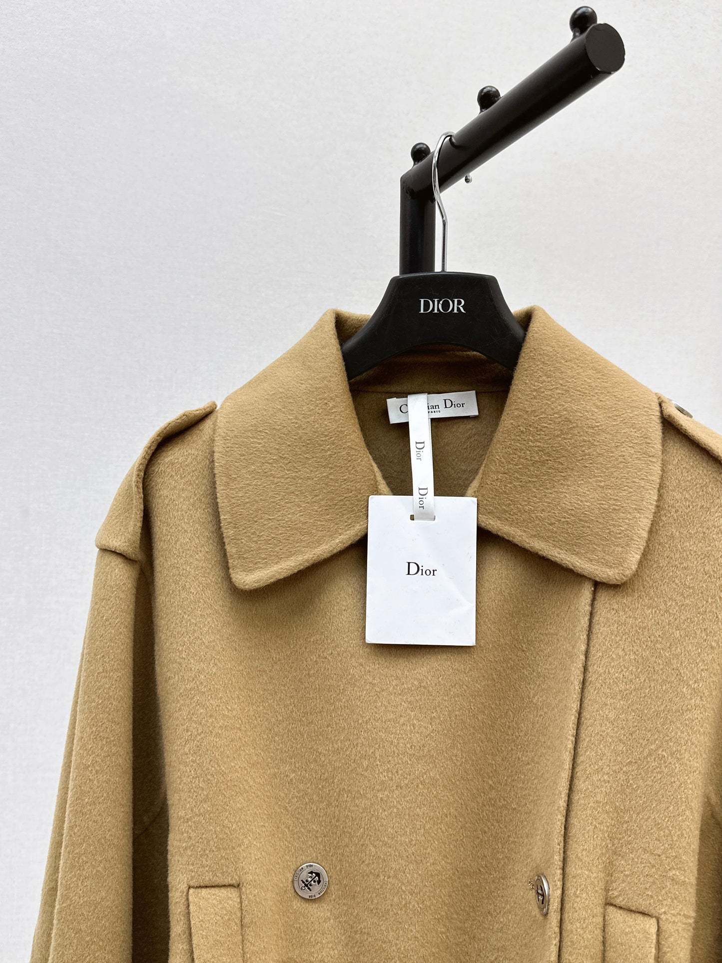 The latest double-breasted lapel short coat for autumn and winter