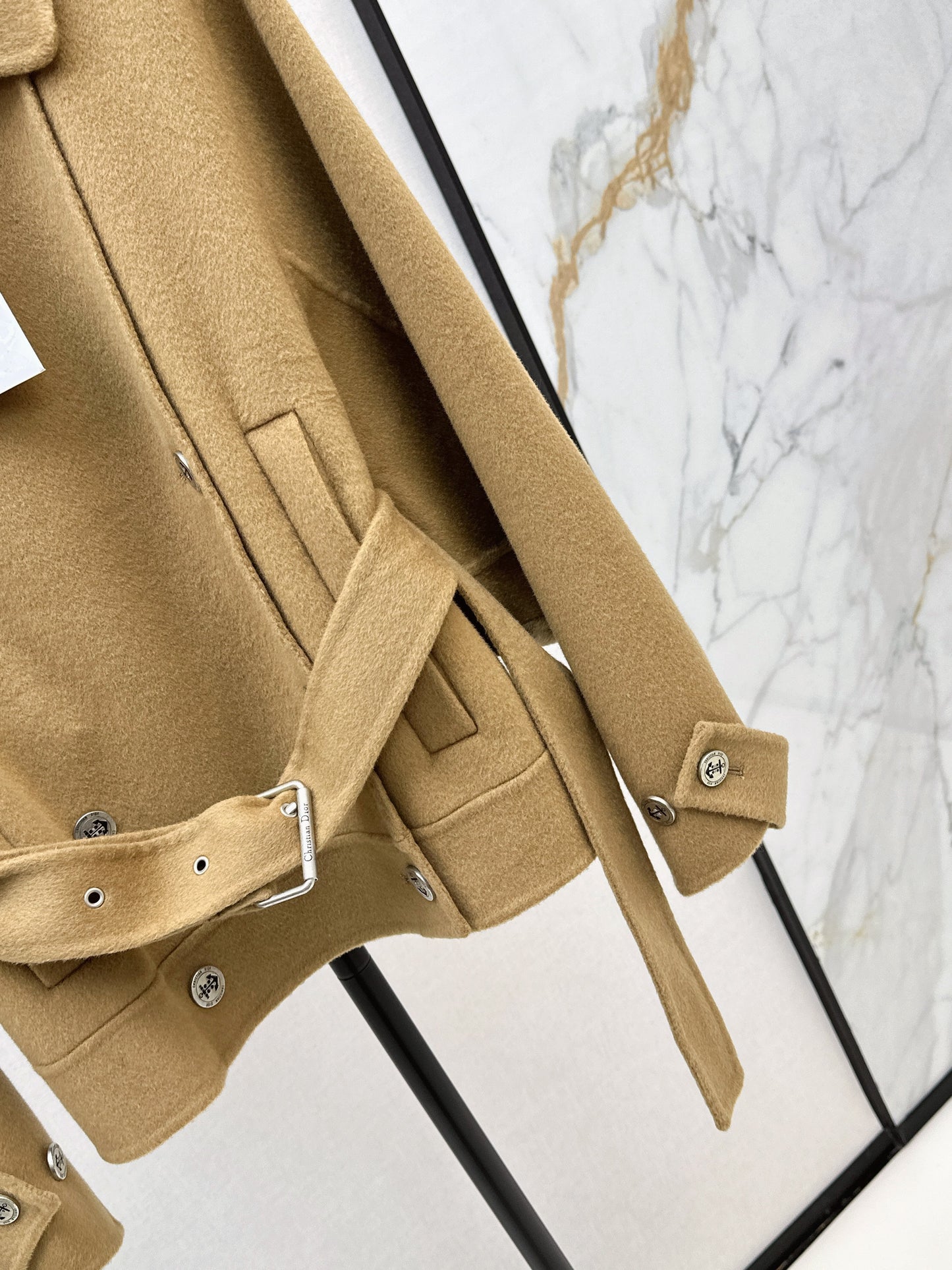 The latest double-breasted lapel short coat for autumn and winter