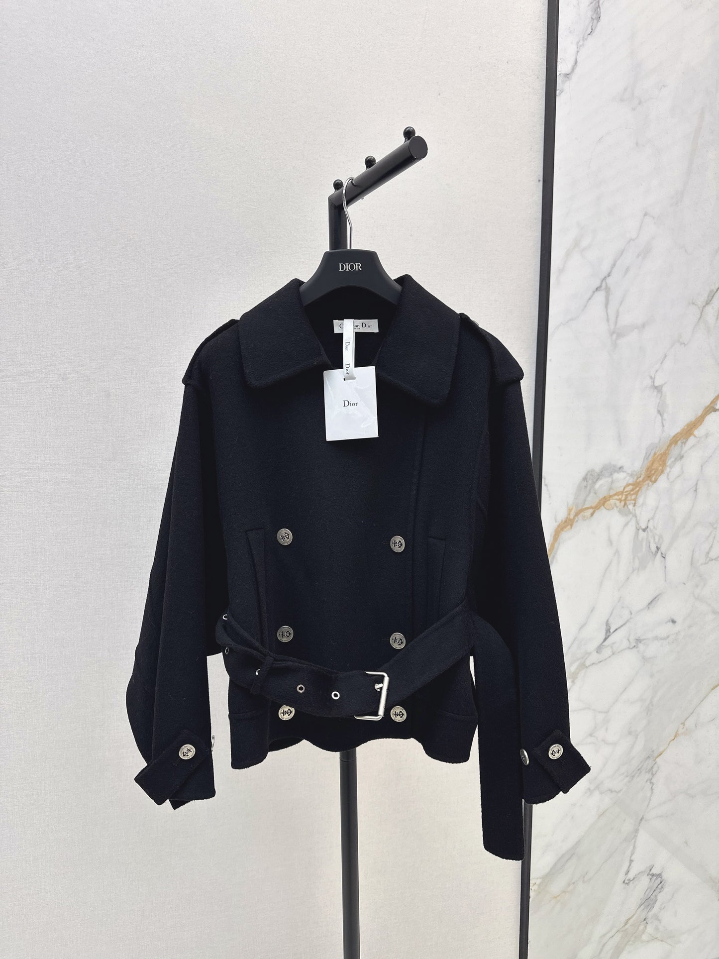 The latest double-breasted lapel short coat for autumn and winter
