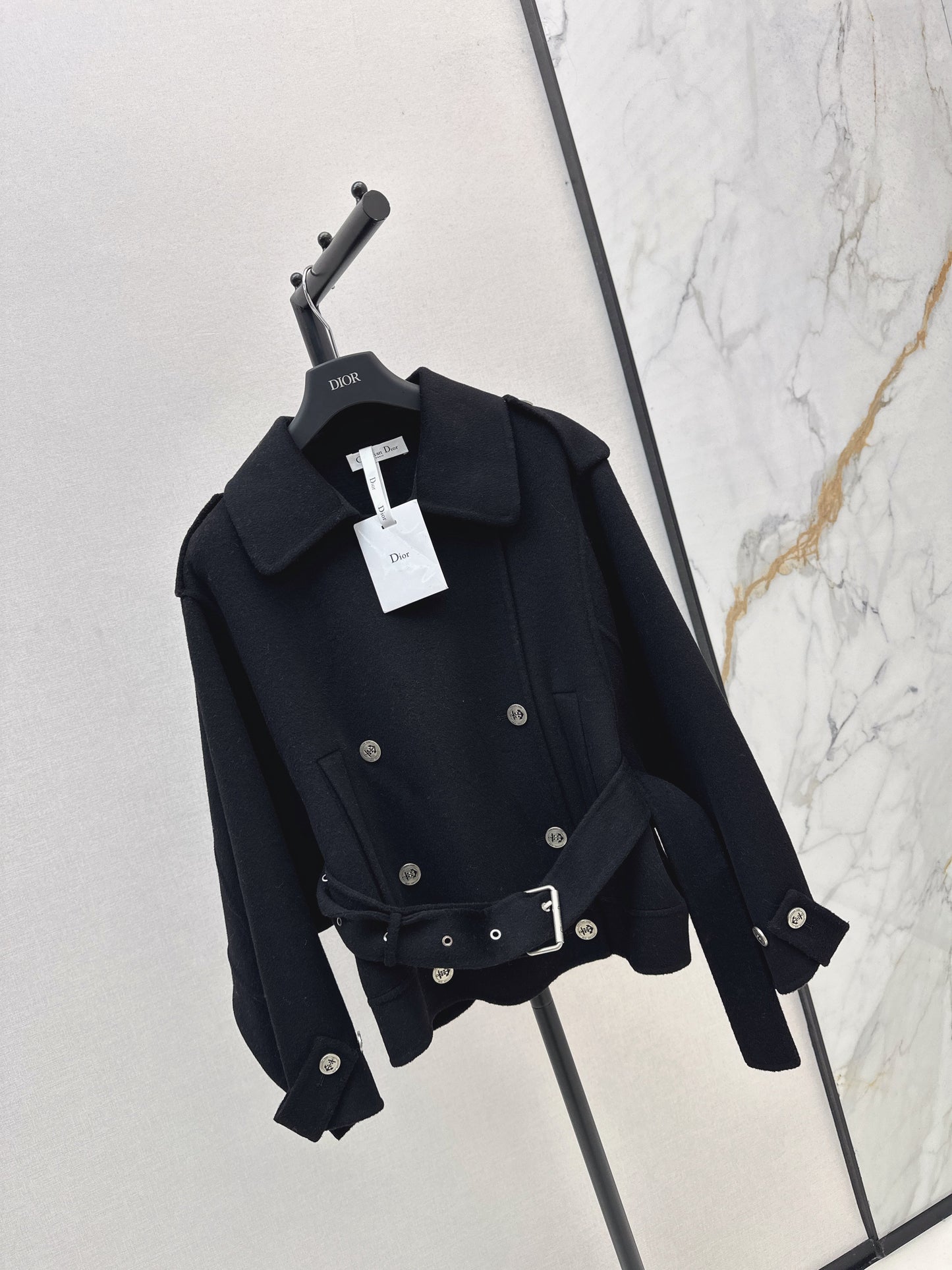 The latest double-breasted lapel short coat for autumn and winter