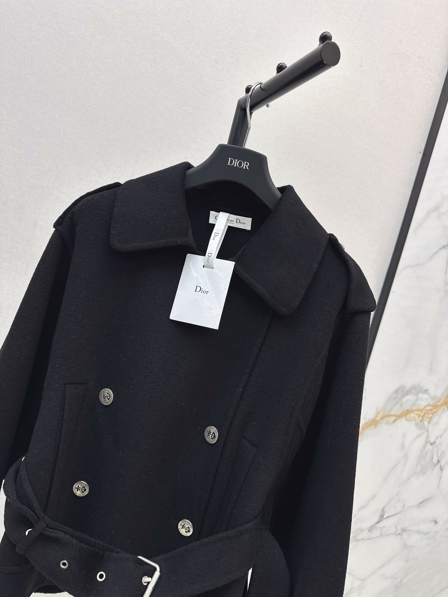 The latest double-breasted lapel short coat for autumn and winter