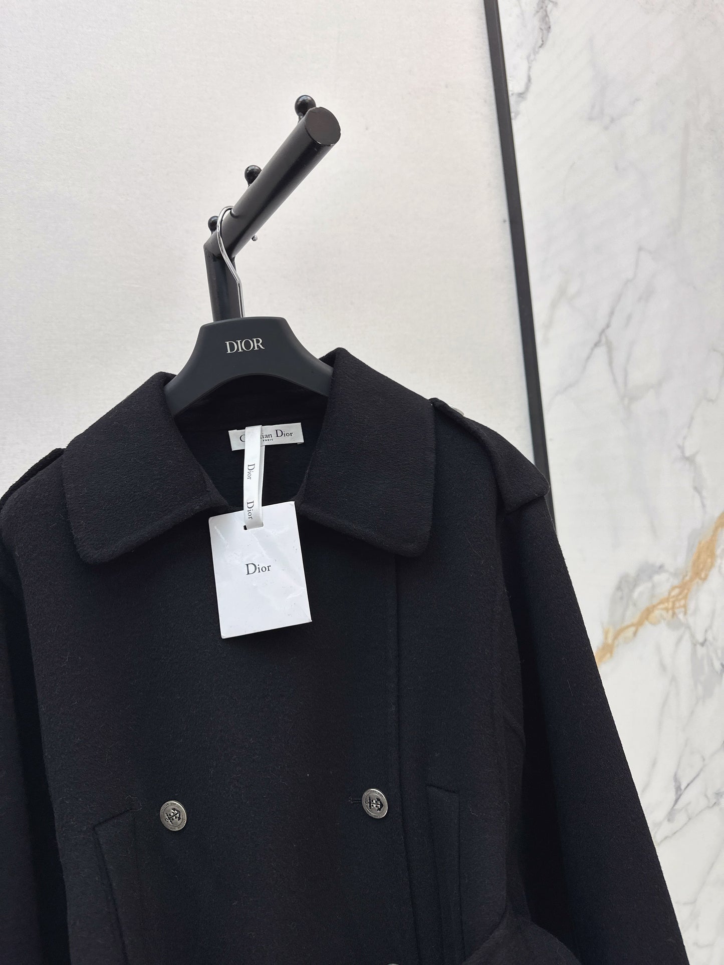 The latest double-breasted lapel short coat for autumn and winter