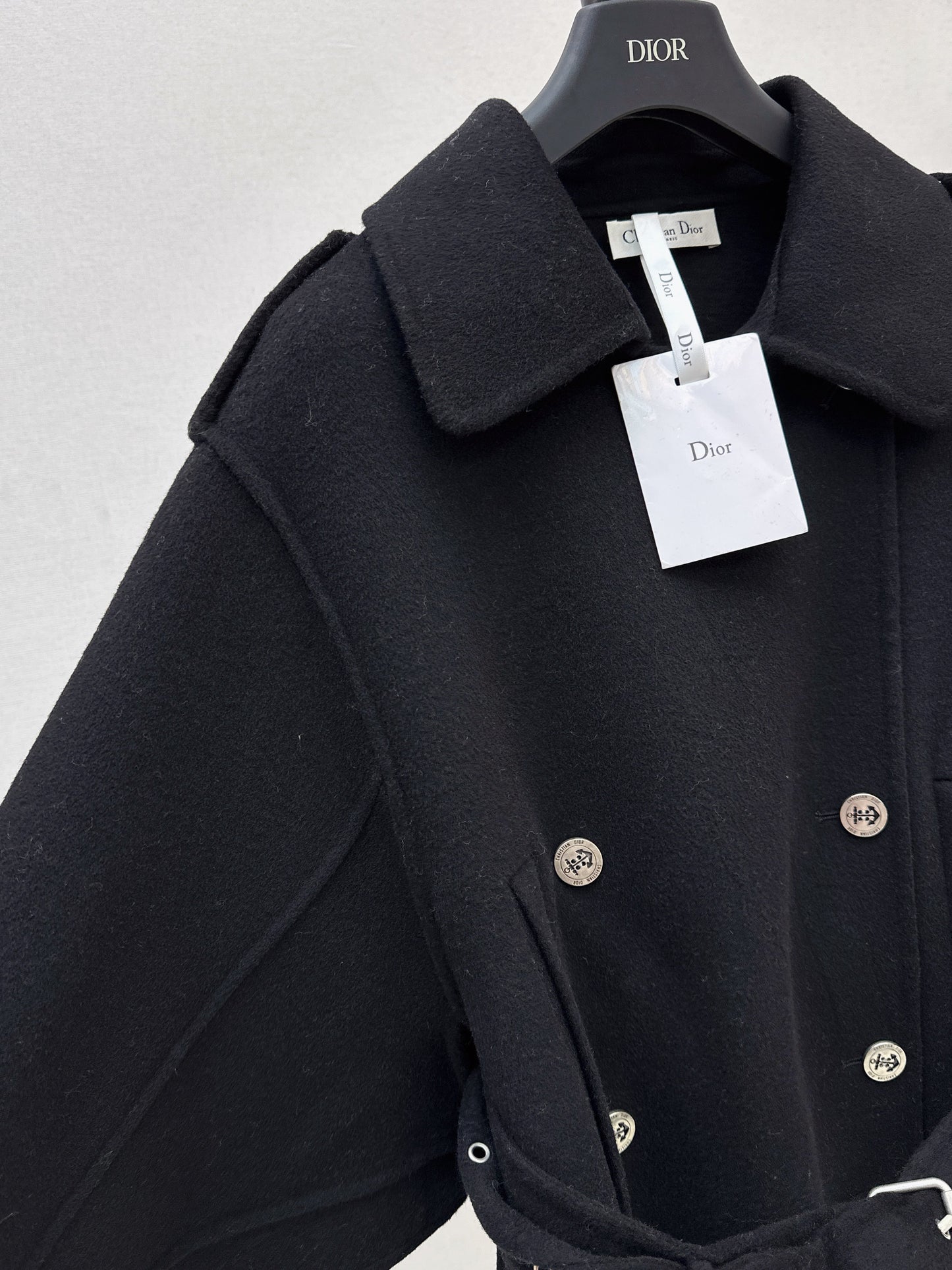 The latest double-breasted lapel short coat for autumn and winter