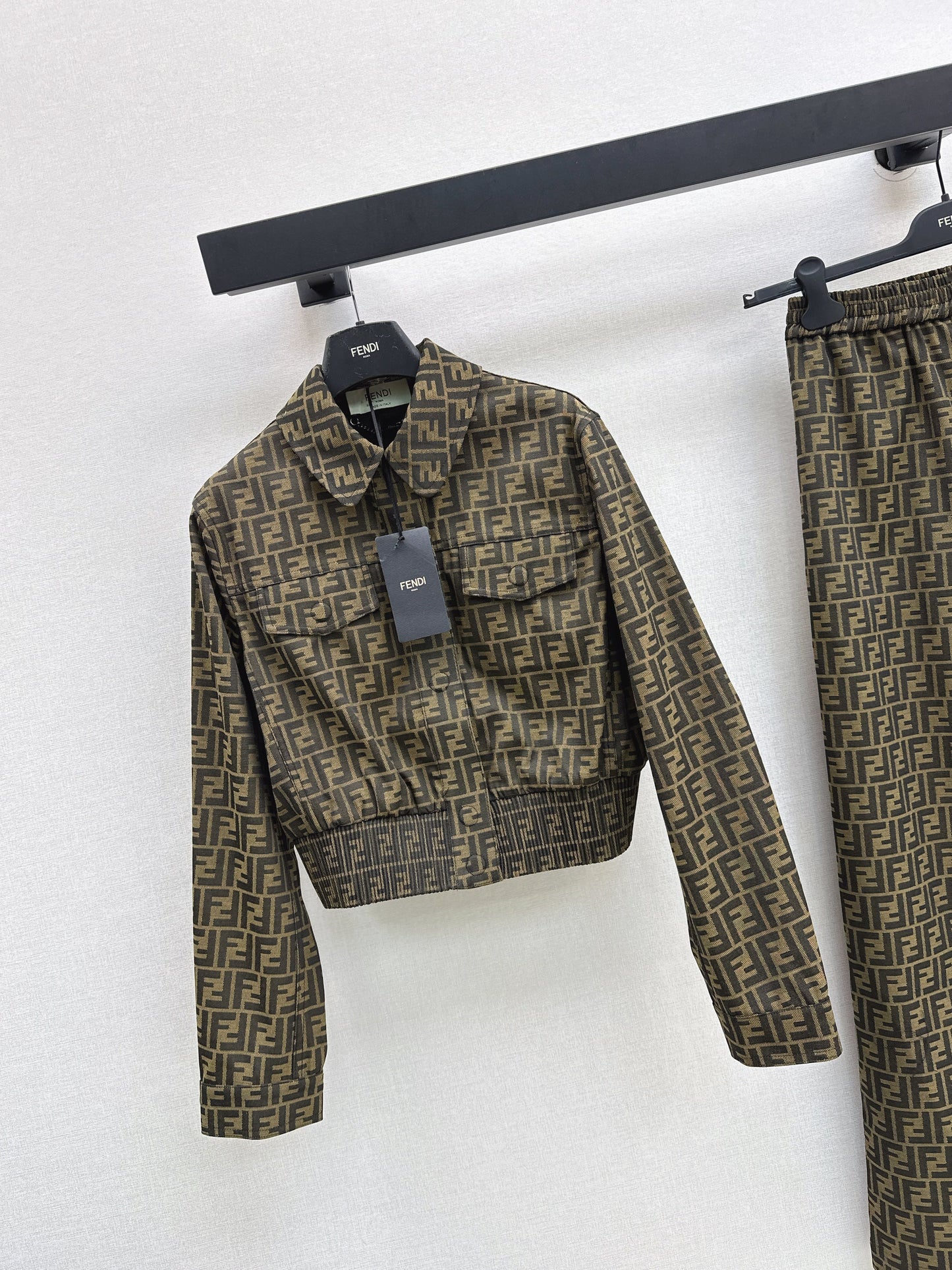 The latest fall/winter classic monogram jacquard jacket and trousers.