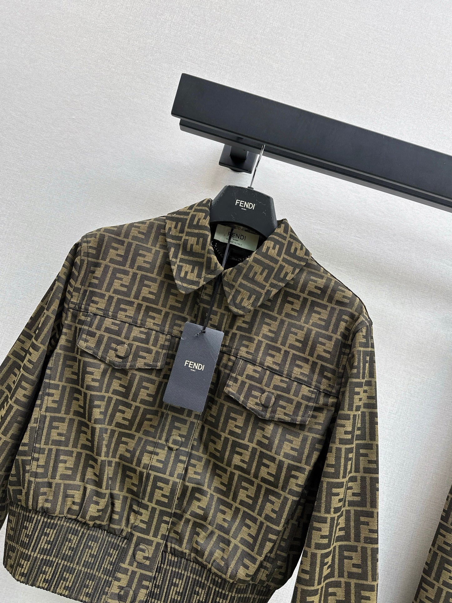 The latest fall/winter classic monogram jacquard jacket and trousers.