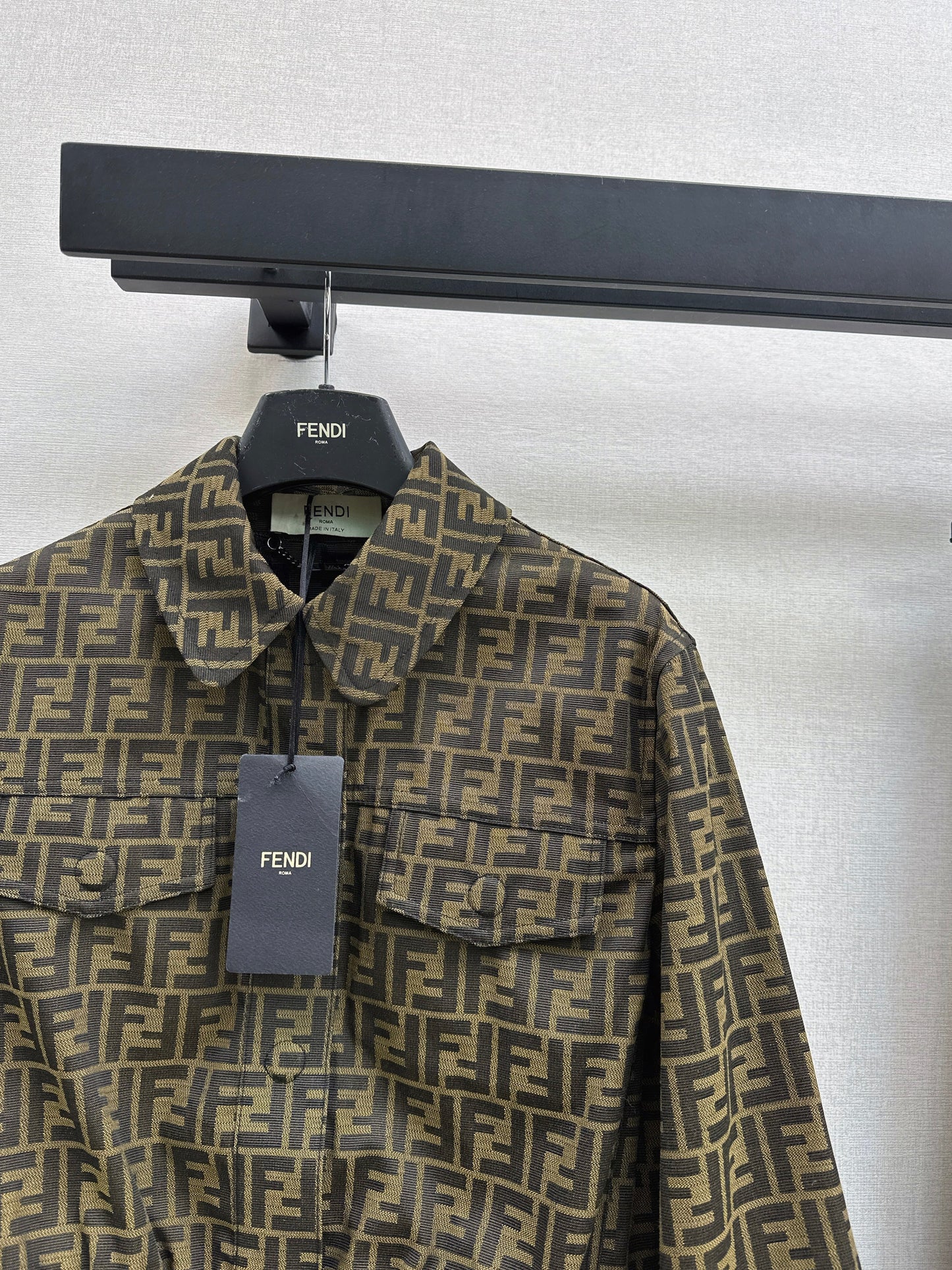 The latest fall/winter classic monogram jacquard jacket and trousers.
