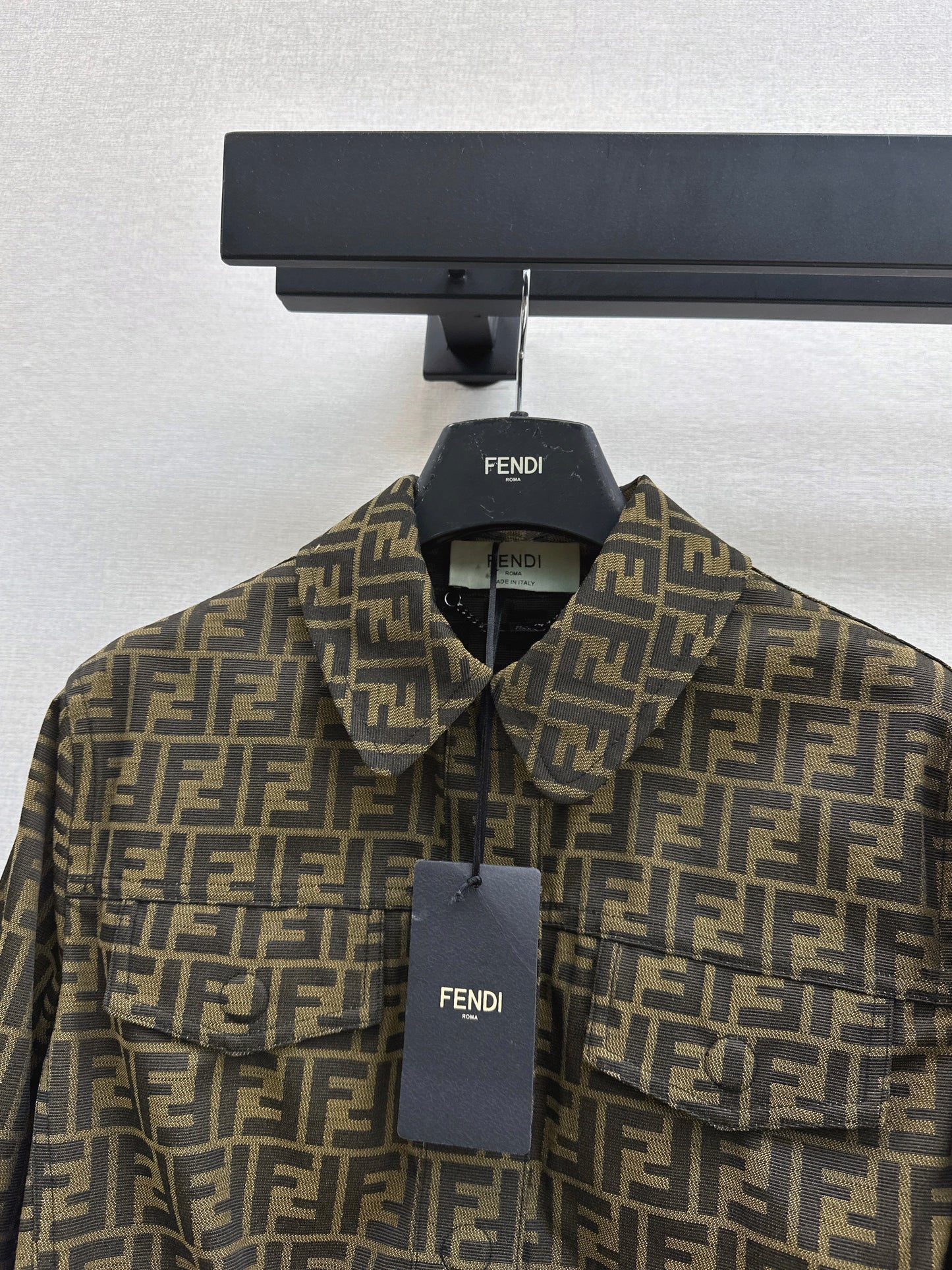 The latest fall/winter classic monogram jacquard jacket and trousers.