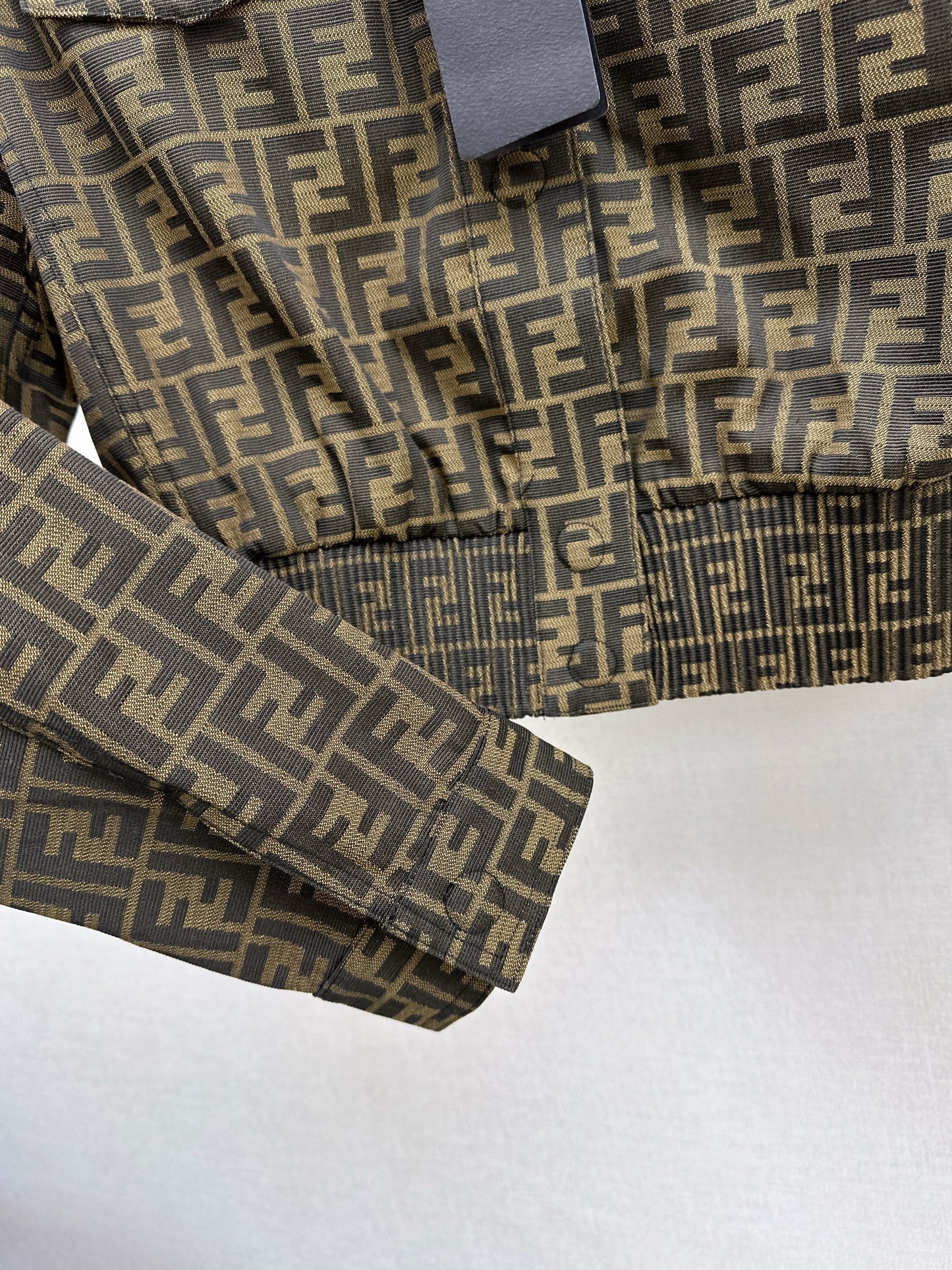 The latest fall/winter classic monogram jacquard jacket and trousers.