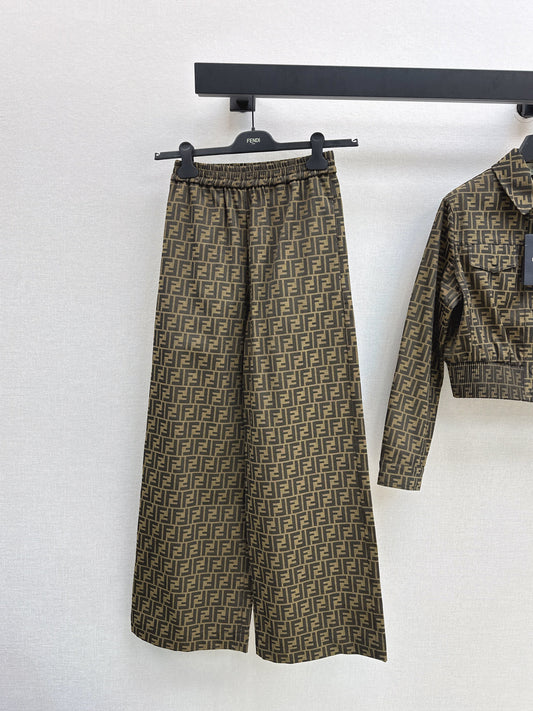 The latest fall/winter classic monogram jacquard jacket and trousers.