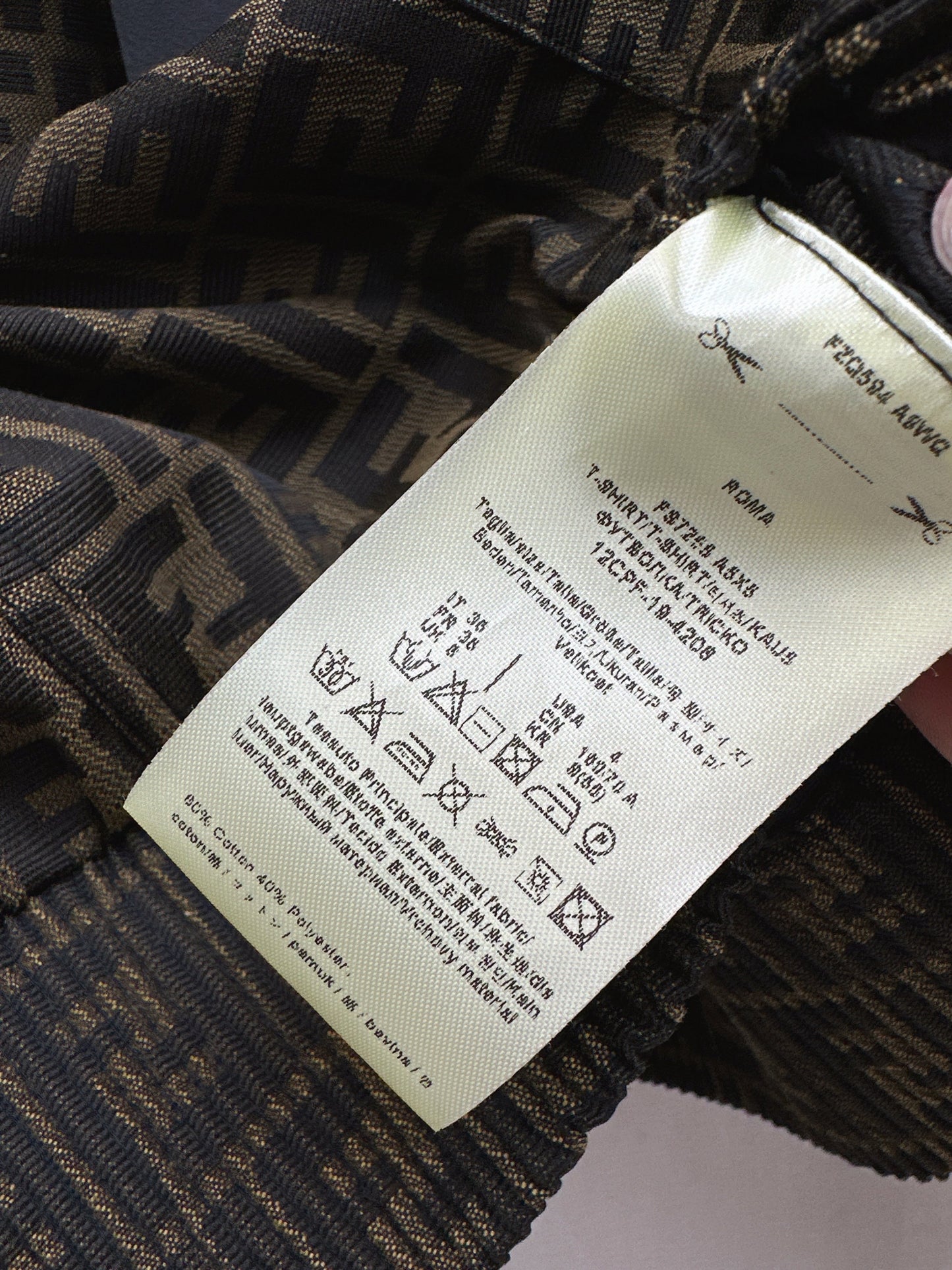 The latest fall/winter classic monogram jacquard jacket and trousers.