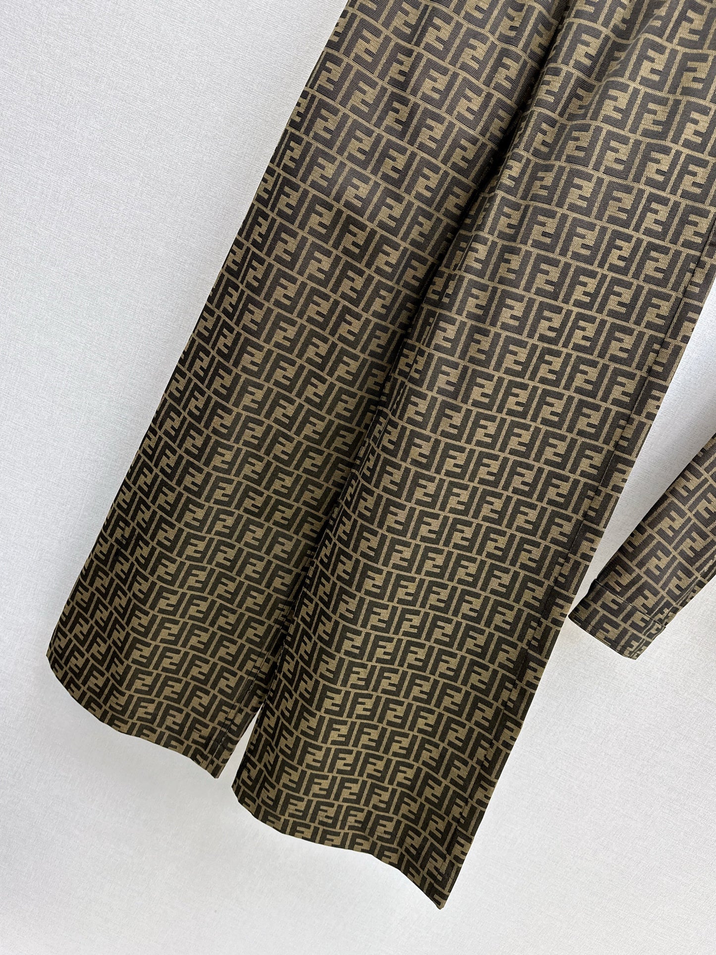 The latest fall/winter classic monogram jacquard jacket and trousers.