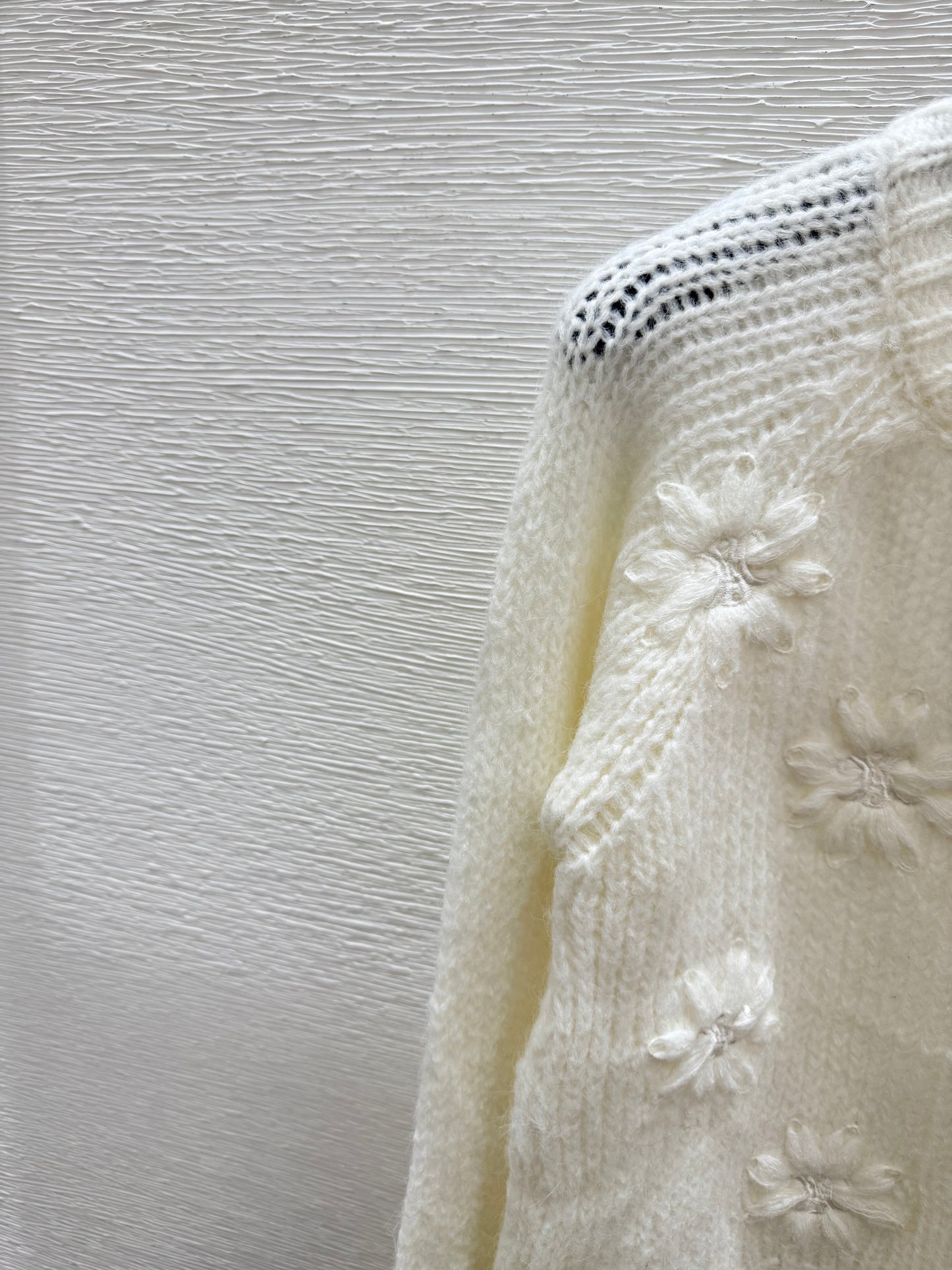 New Early Autumn 3D Floral Letter Embroidery Knitted Long Sleeve Cardigan
