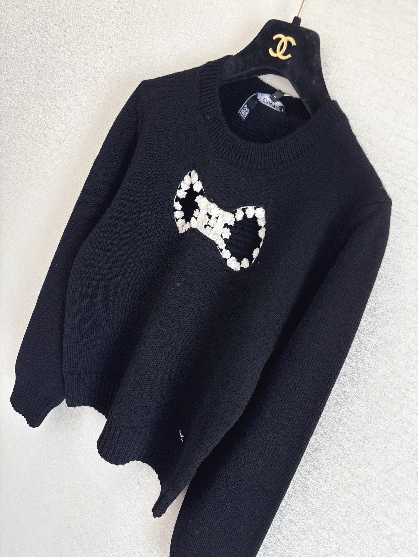 Openwork bow sweater