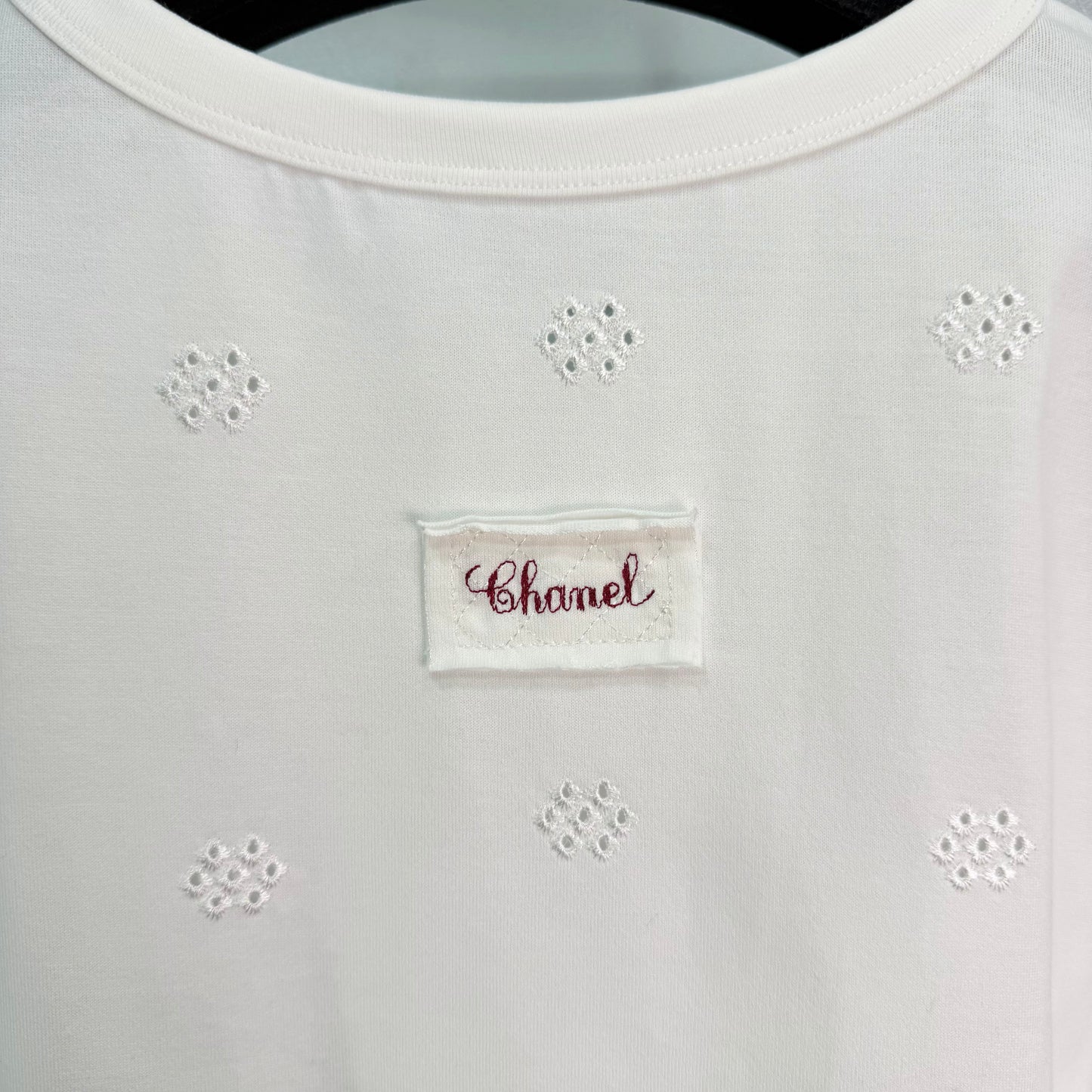 26SS Nueva camiseta con bordado calado