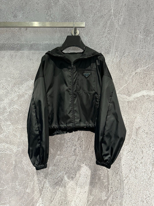 Chaqueta con capucha de nailon
