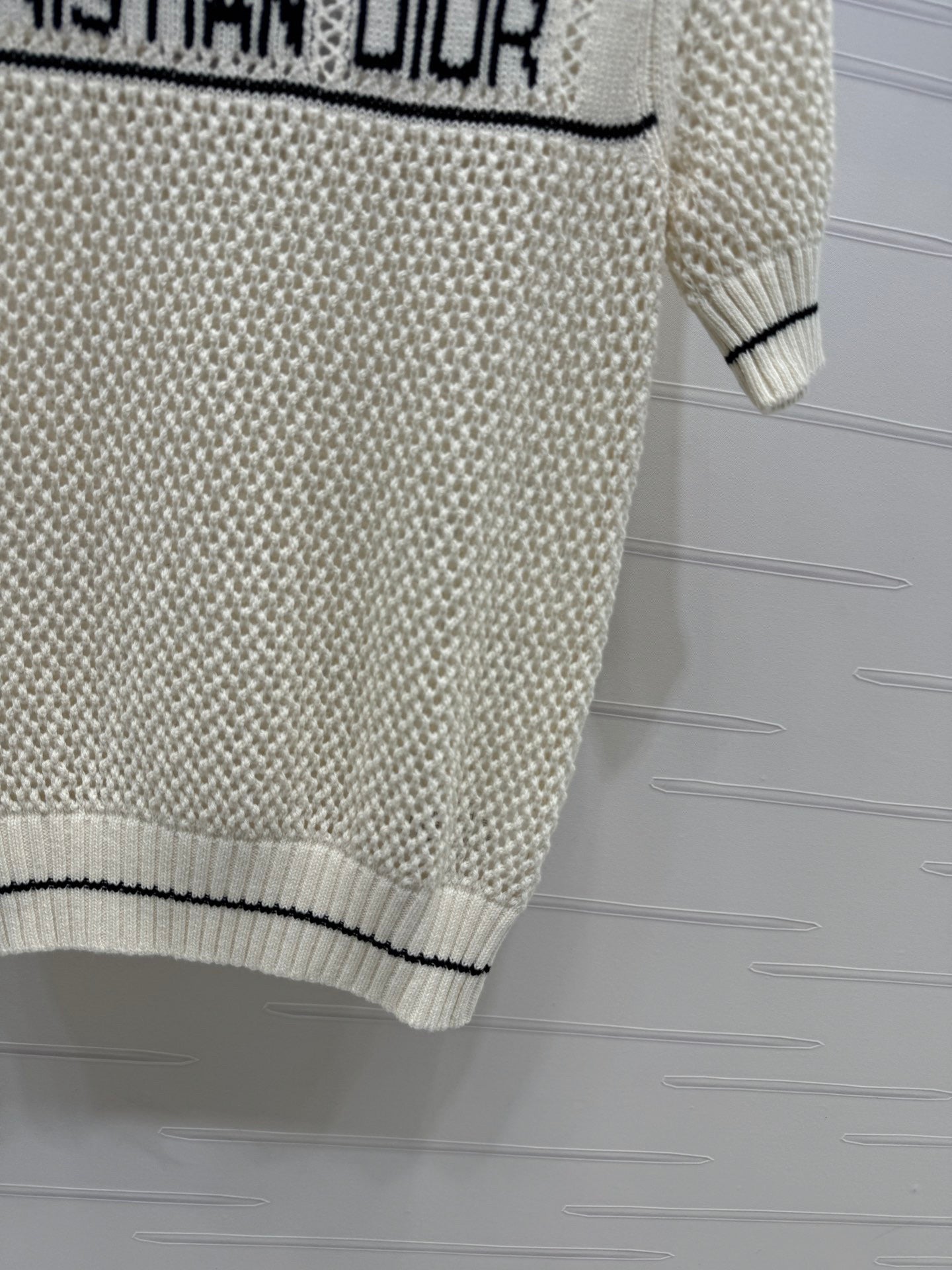 durchbrochener Strickpullover