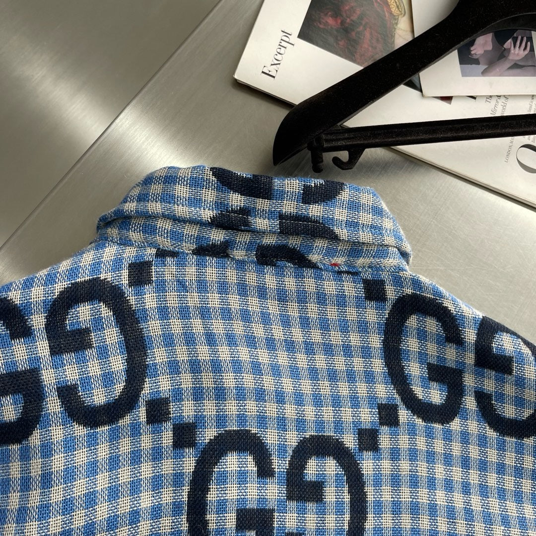 Camisa de lana con logo jacquard