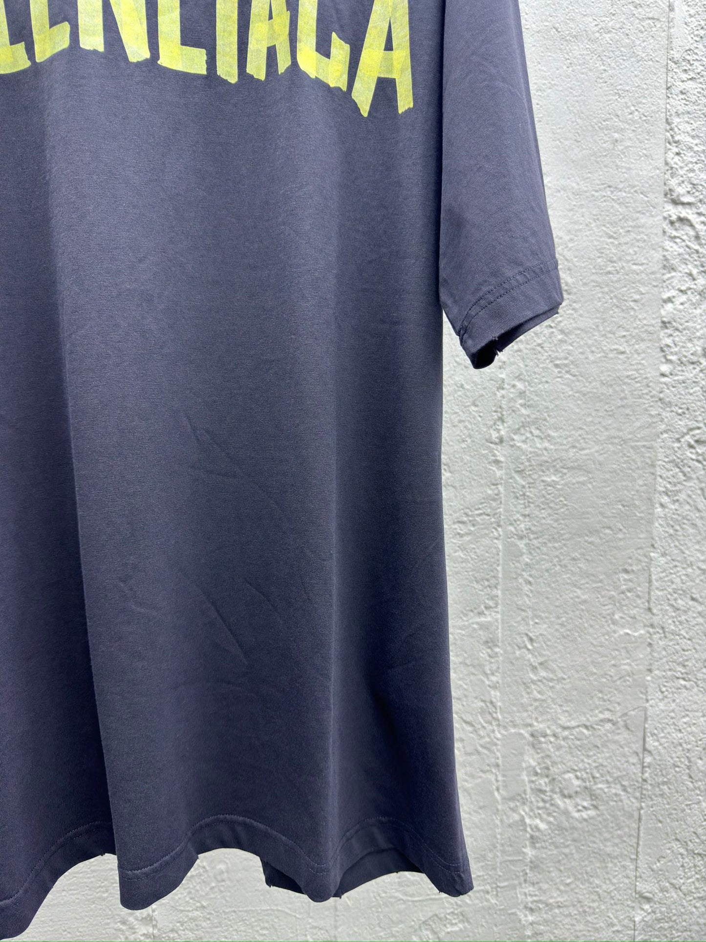 Camiseta con Cinta Adhesiva