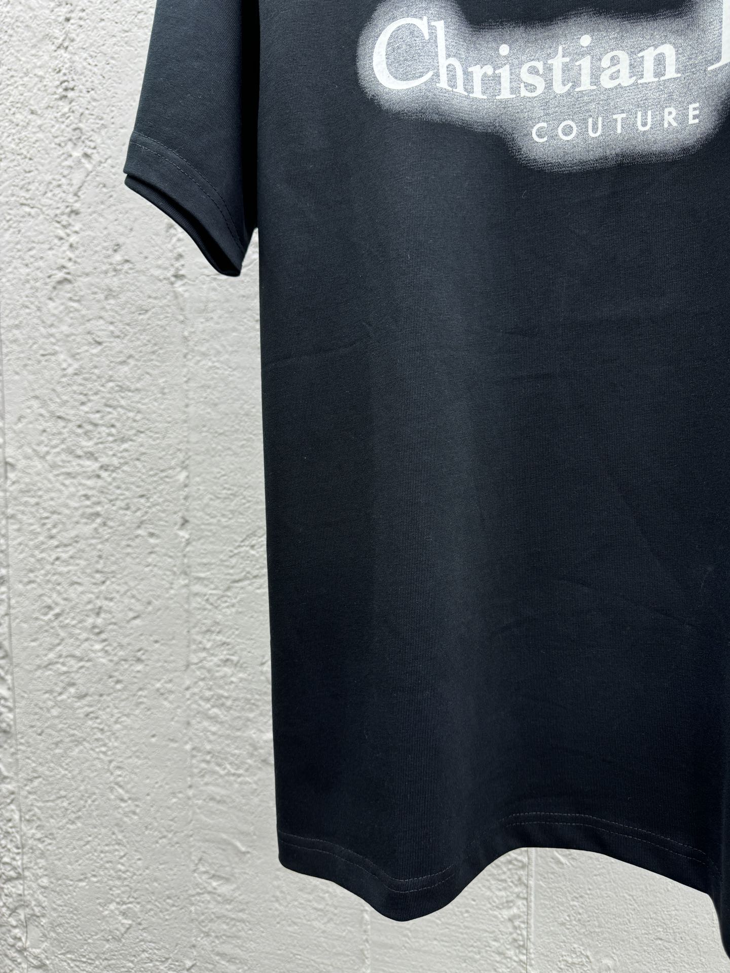 Fluoreszierende Kurzarmshirts mit Aufdruck.