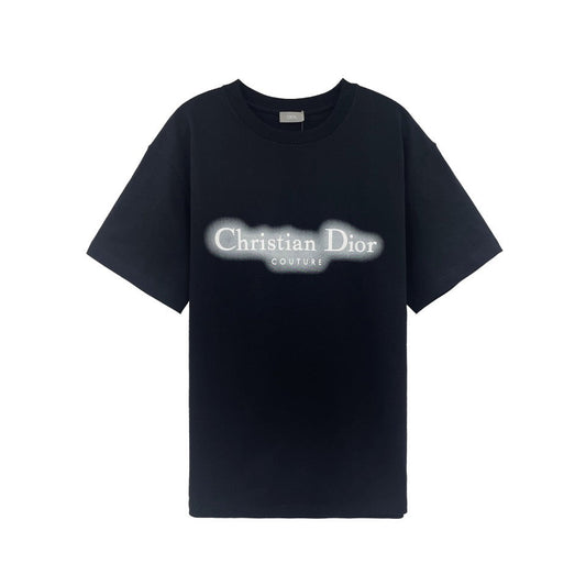 Camiseta fluorescente de manga corta con letras estampadas.