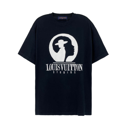 Retrato en blanco y negro, manga corta.