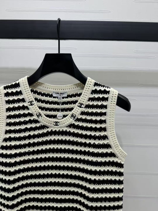 Gestreifte Strickweste