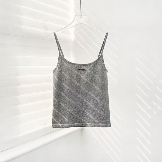 Träger mit Logostickerei