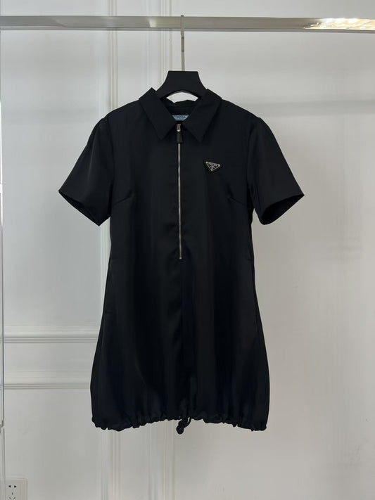 Revers-Kurzarm-Reißverschluss-Kleid im lockeren Schnitt