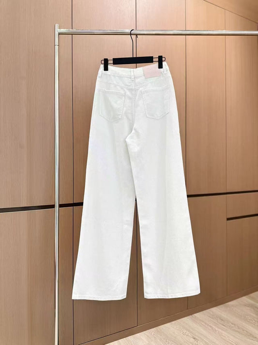 Neue Jeans mit doppelter Knopfleiste