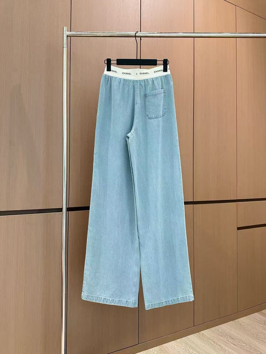 Tencel-Jeans mit kontrastfarbenem Kordelzug-Einsatz