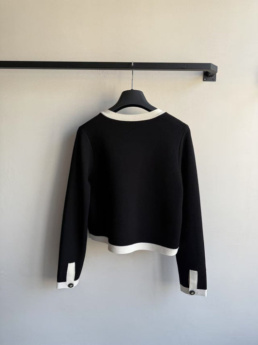 Neue kurz geschnittene Jacke in Schwarz-Weiß-Kontrast