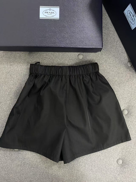 Women's 𝗥𝗲 𝗡𝘆𝗹𝗼𝗻 Recycled Nylon Shorts 🖤