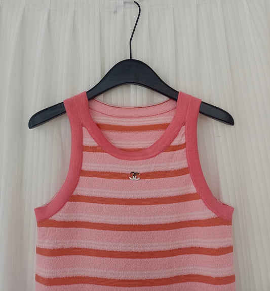 Front Gradient Metallic Letter Logo Stripe Knit Tank Top