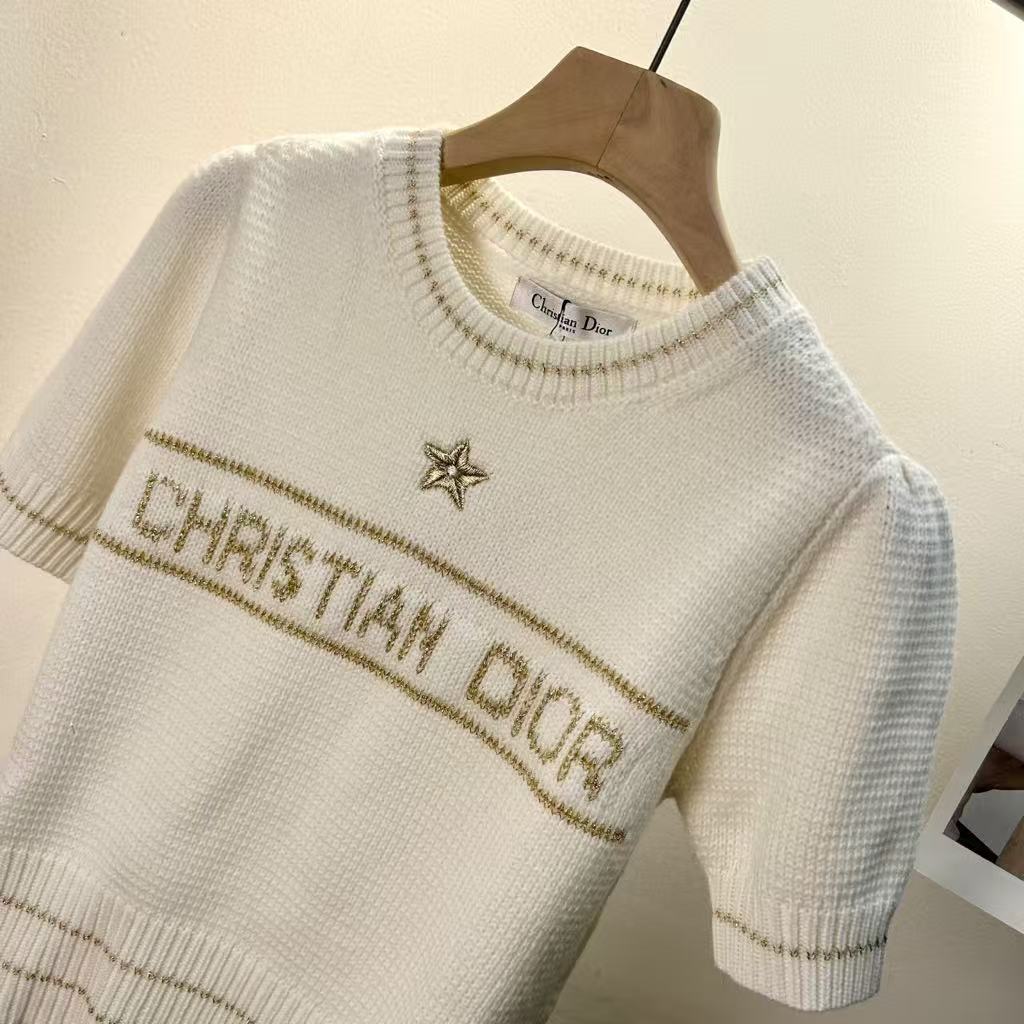 Short-sleeved sweater