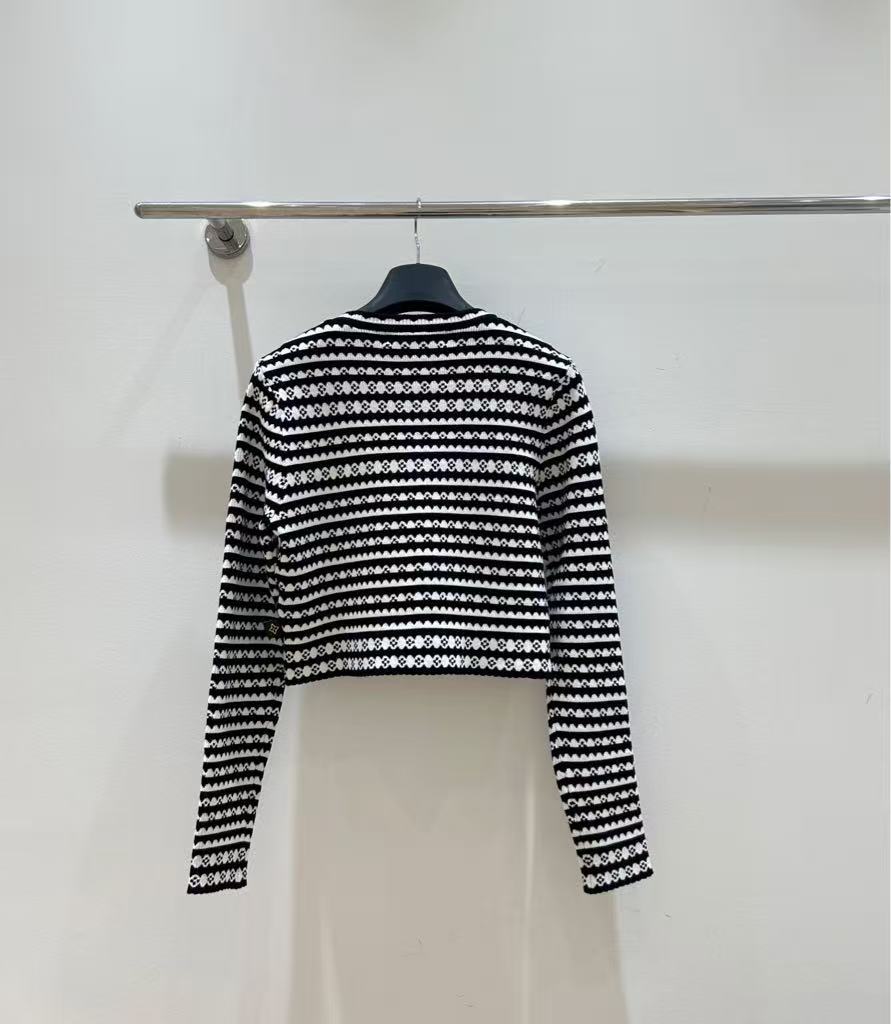 Cropped knit cardigan