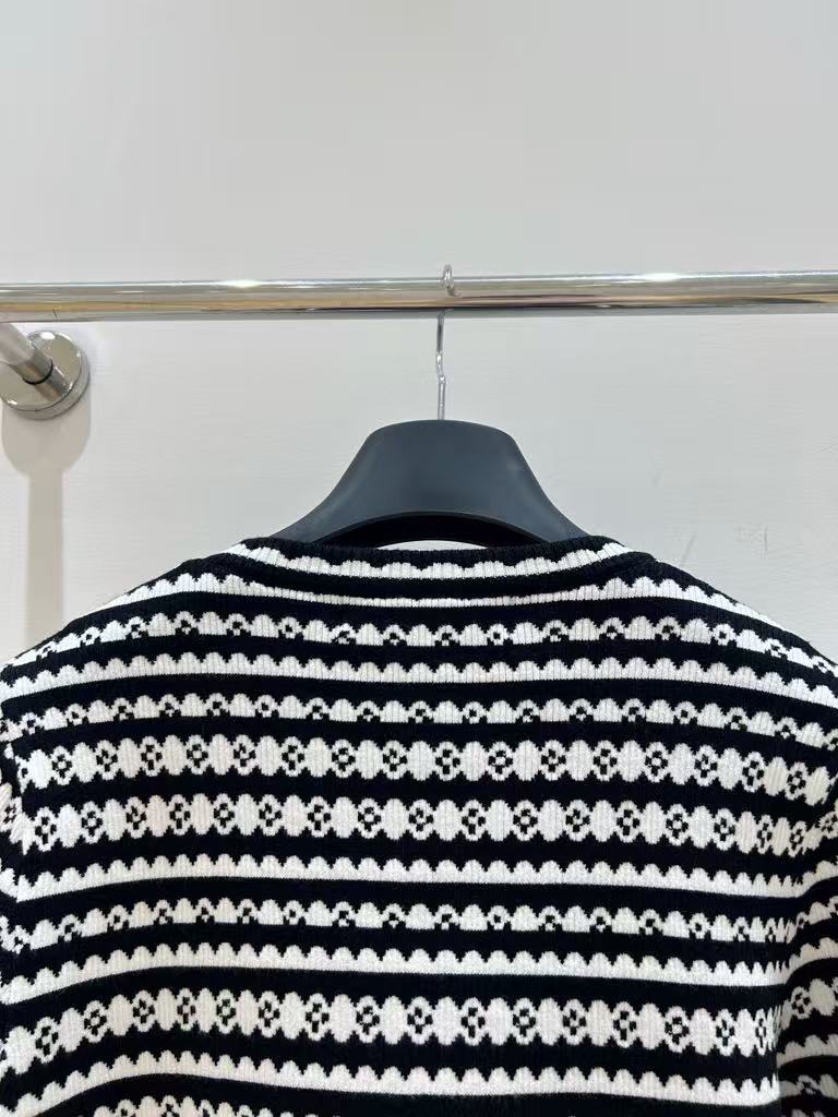 Cropped knit cardigan