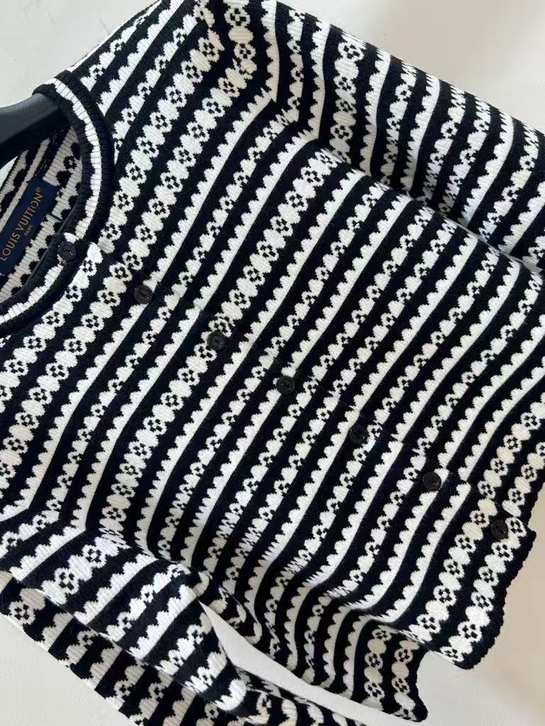 Cropped knit cardigan