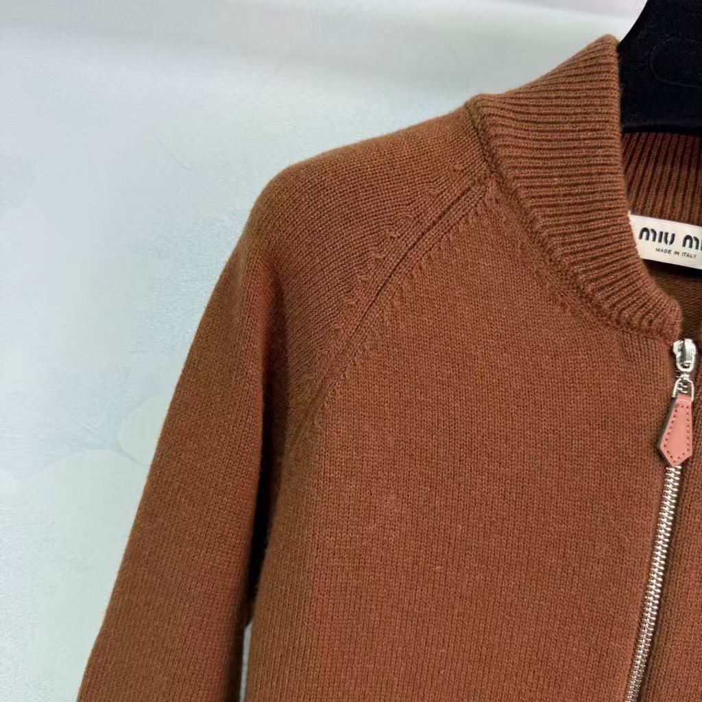New Maillard-colored zippered knit cardigan.