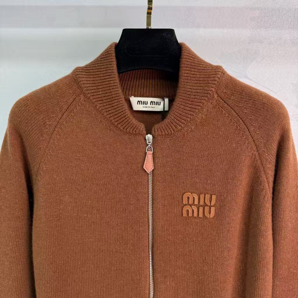 New Maillard-colored zippered knit cardigan.