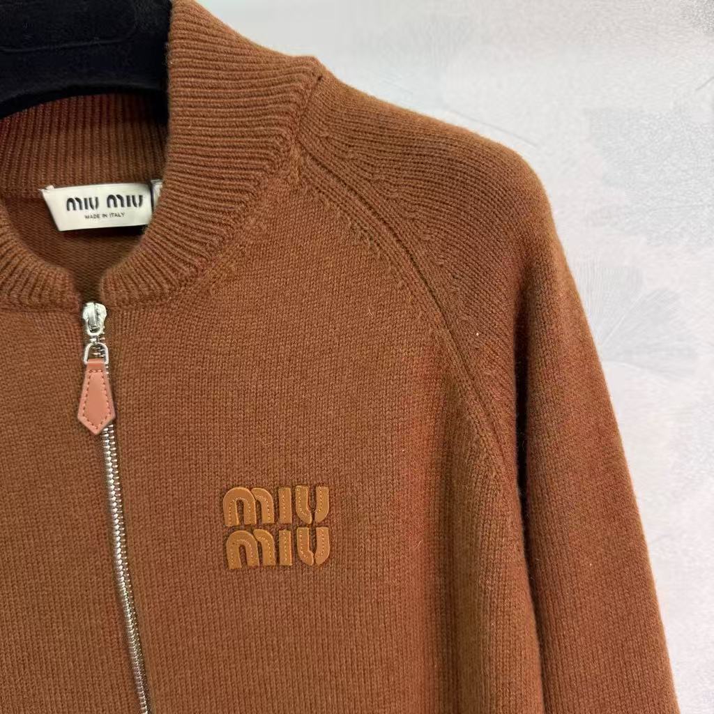 New Maillard-colored zippered knit cardigan.
