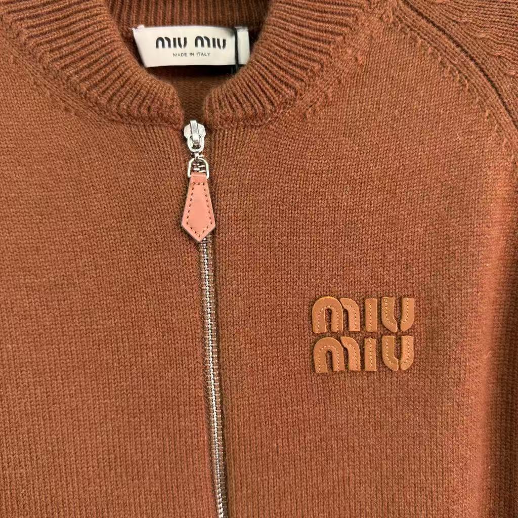 New Maillard-colored zippered knit cardigan.