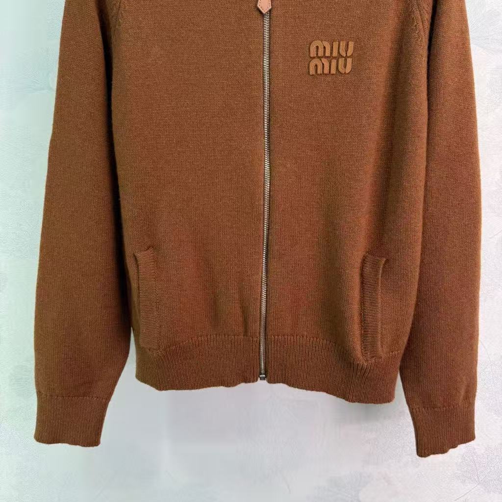 New Maillard-colored zippered knit cardigan.