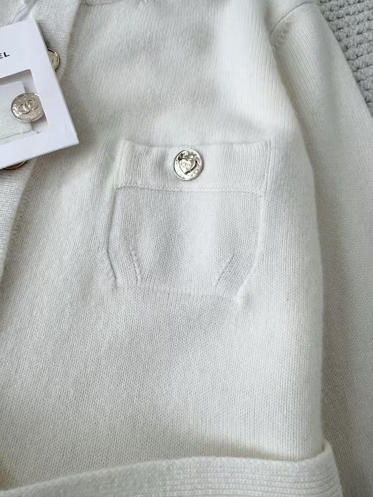Lace-up knitted cardigan